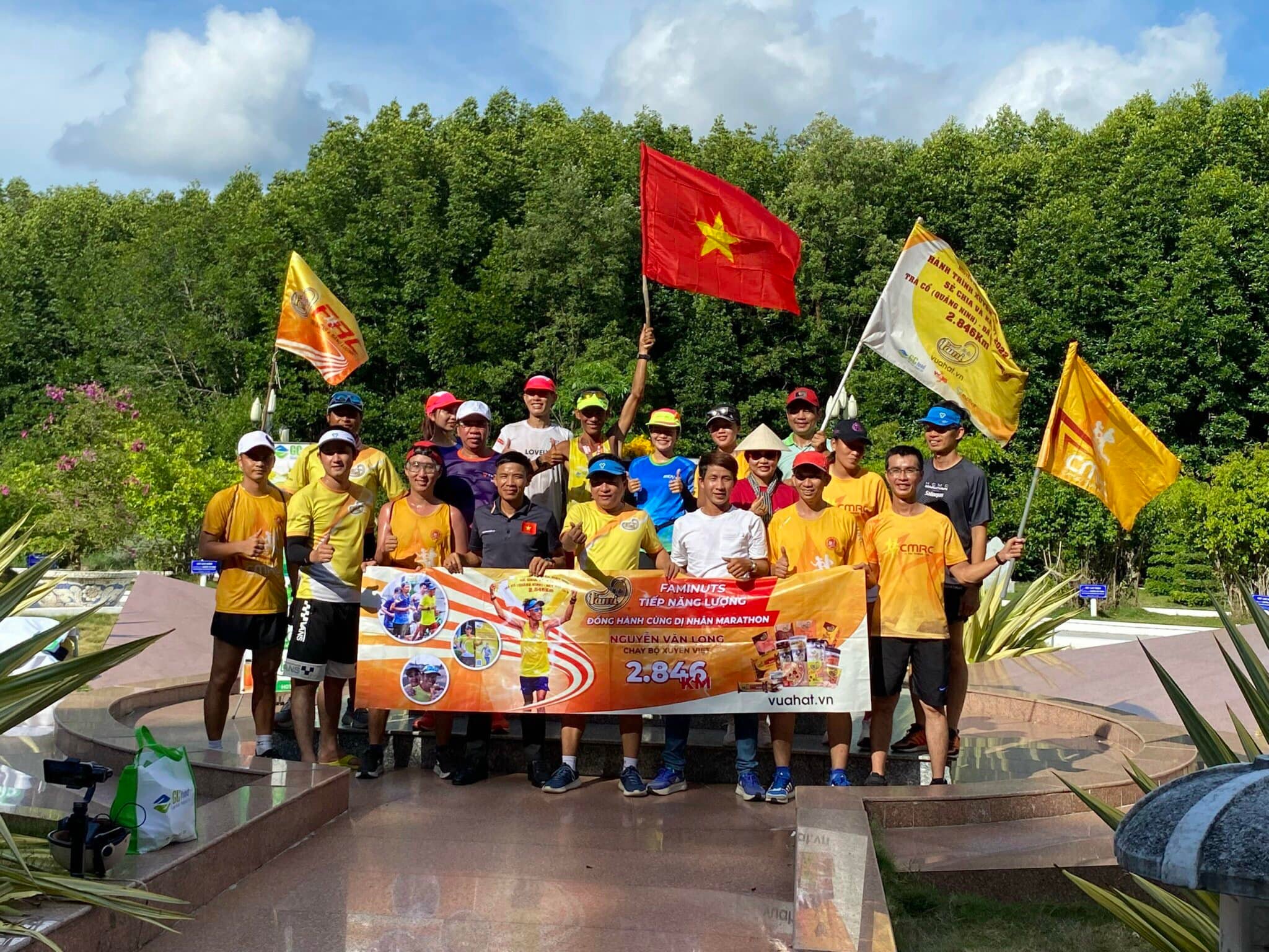 “Dị nhân” chạy bộ xuyên Việt gây quỹ cho trẻ em Việt Nam với hành trình dài 2846 km | Chủ Tịch Huỳnh Đình Trọng BNI Win Win Chapter (CEO Faminuts) tài trợ